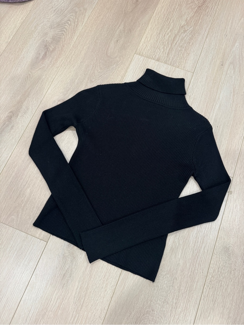 Etophe Studios Classic Black Ribbed Turtleneck Sweater - Women's